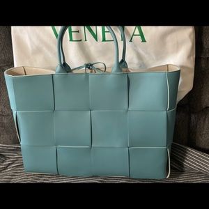 New Bottega Venetia Large Intrecciato leather bag